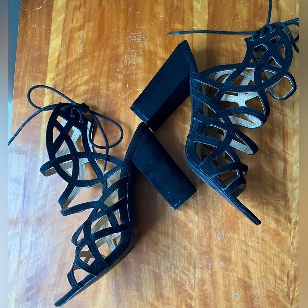 NASTY GAL Laser Cutout Lace Up Chunky Heels! Women’s Size 10
